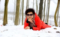 粉嫩被两个黑粗大频繁进出